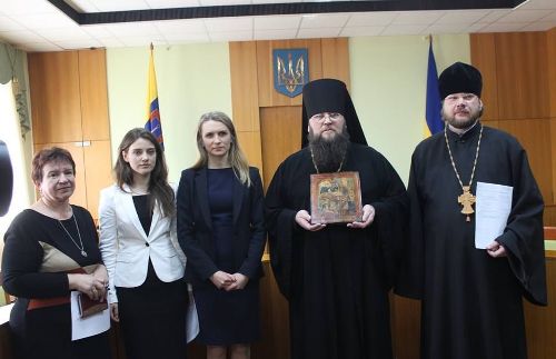 Одеса: вилучену у контрабандистів старовинну ікону XIX століття передали у храм УП КП.(ФОТО)